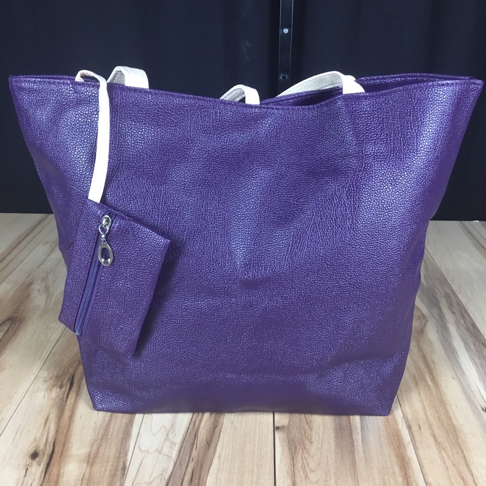 FREE With any Bundle 2 items or more Tote bag